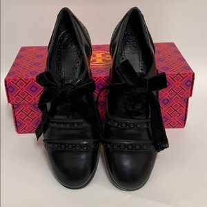 Tory Burch Black Leather Oxford shoes